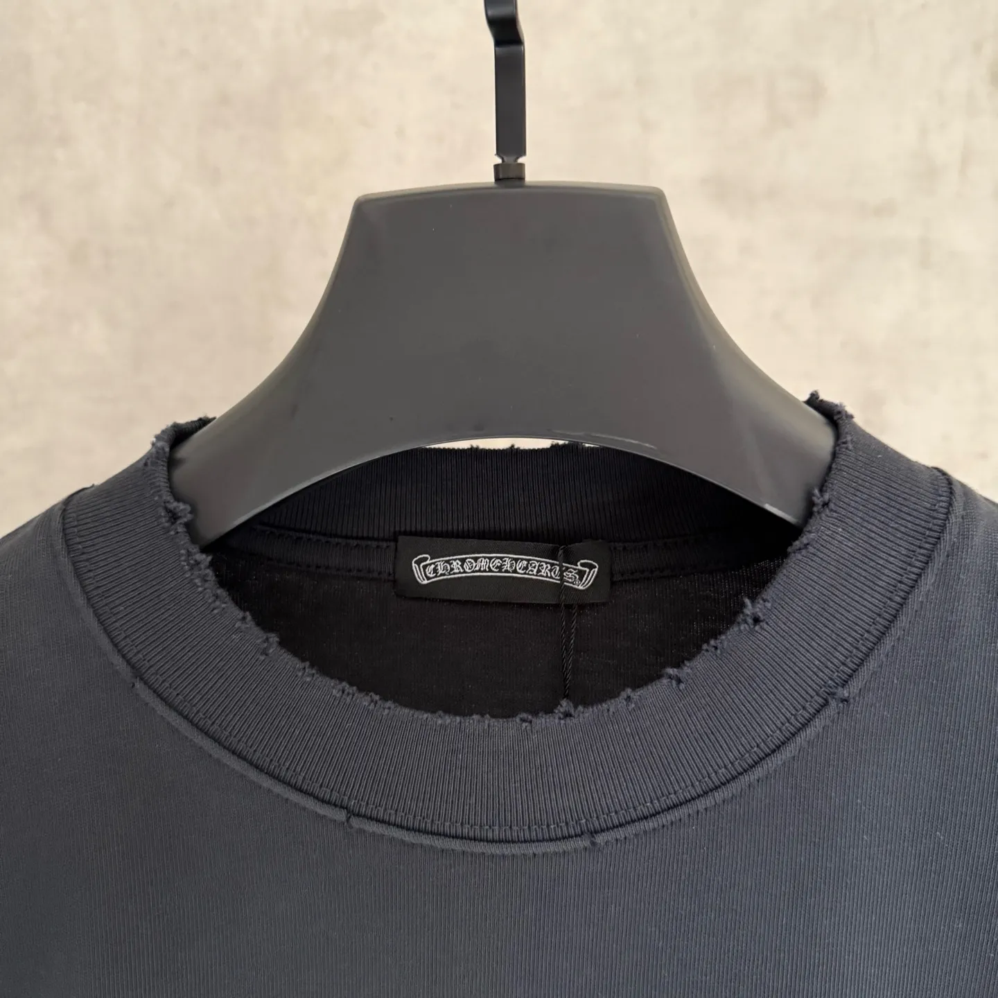 🅿️330 [Strict quality control] CH Croixin's new long-sleeved sweatshirt T-shirt. Heavy 340g double yarn fabric. Four flower positions on the front, back and left. Wash the whole garment twice. The four sides are frayed and torn. Heavy fabric. The neckline is made of icy Salona. Loose fit. Deep, wide and stylish. No deformation or shrinkage. 3 colors: black, white and gray. Size: M-2xl
